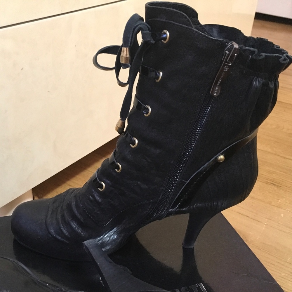 Booties. GIOVENNE GIUSTI. Genuine leather